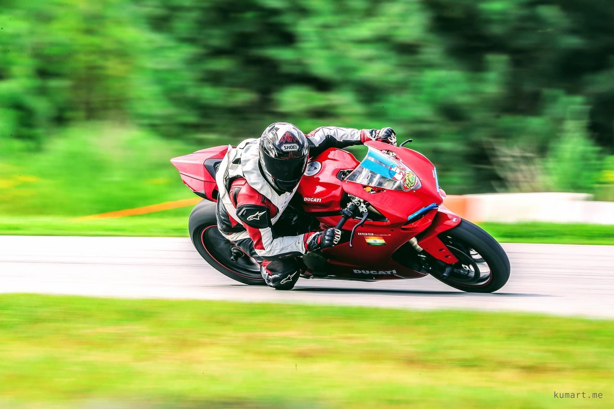 Kumar Thangamuthu riding Ducati Panigale at VIR racetrack